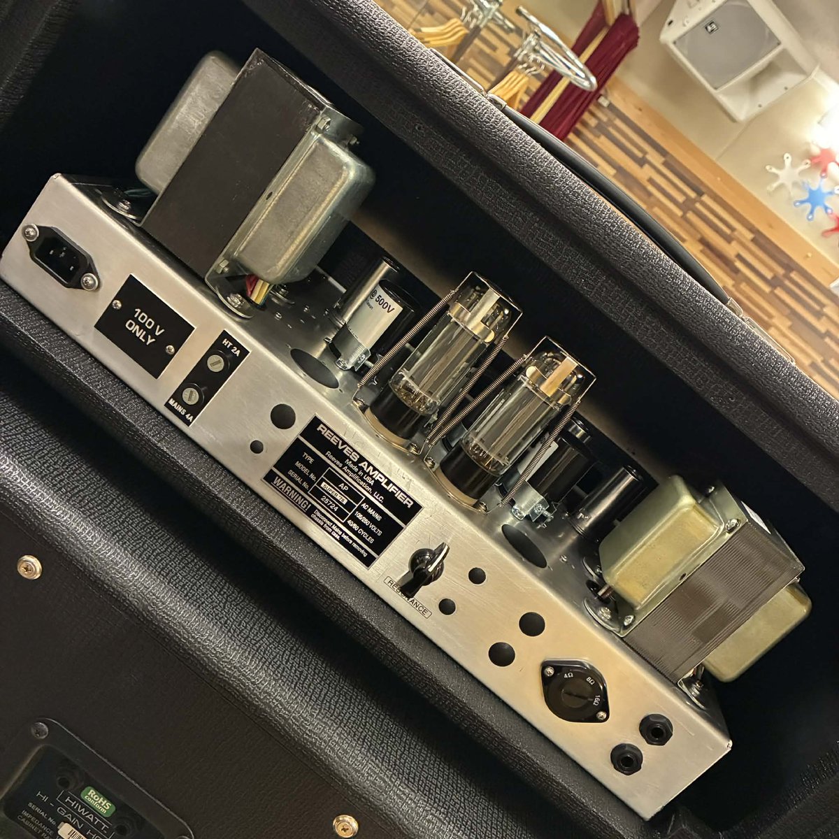 Mothership_std's tweet photo. Reeves Super'78（50w head）入りました。コロナ禍と露宇戦争で一旦頓挫してから6年越しの念願の導入。恐らくこんなのスタジオで入れてる物好きはウチだけだと思います。ギタリストの方是非お試しあれ🎸#reevesamplification #super78 #hiwatt #mullard #vanhalen https://t.co/kIL5HHhW1q