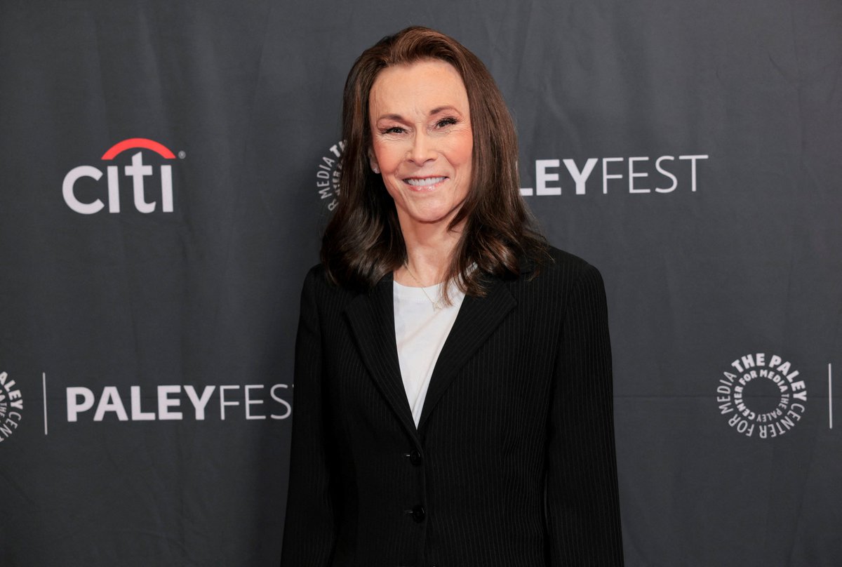 ¡HOLA! TV tweet media