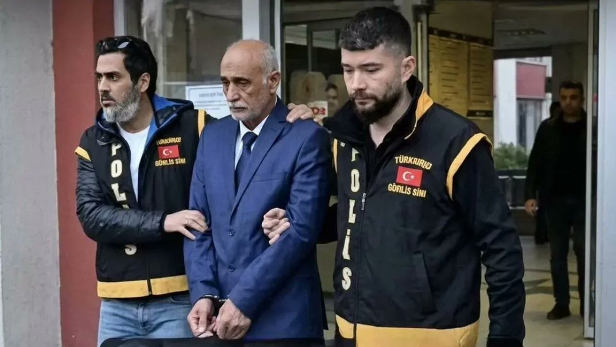 HaksozHaber's tweet photo. Beraat eden Ramazan Hoca'ya kumpas kuranlar hesap verecek mi?

Manisa’da,  5816 sayılı yasa zırhına sığınılarak başlatılan ideolojik linç operasyonu yargıdan dönmüş ve baskılar sonrası felsefe öğretmeni Ramazan Avuşmak beraat etmişti
https://t.co/F9b6M715OM https://t.co/oh0FRLz8Bn