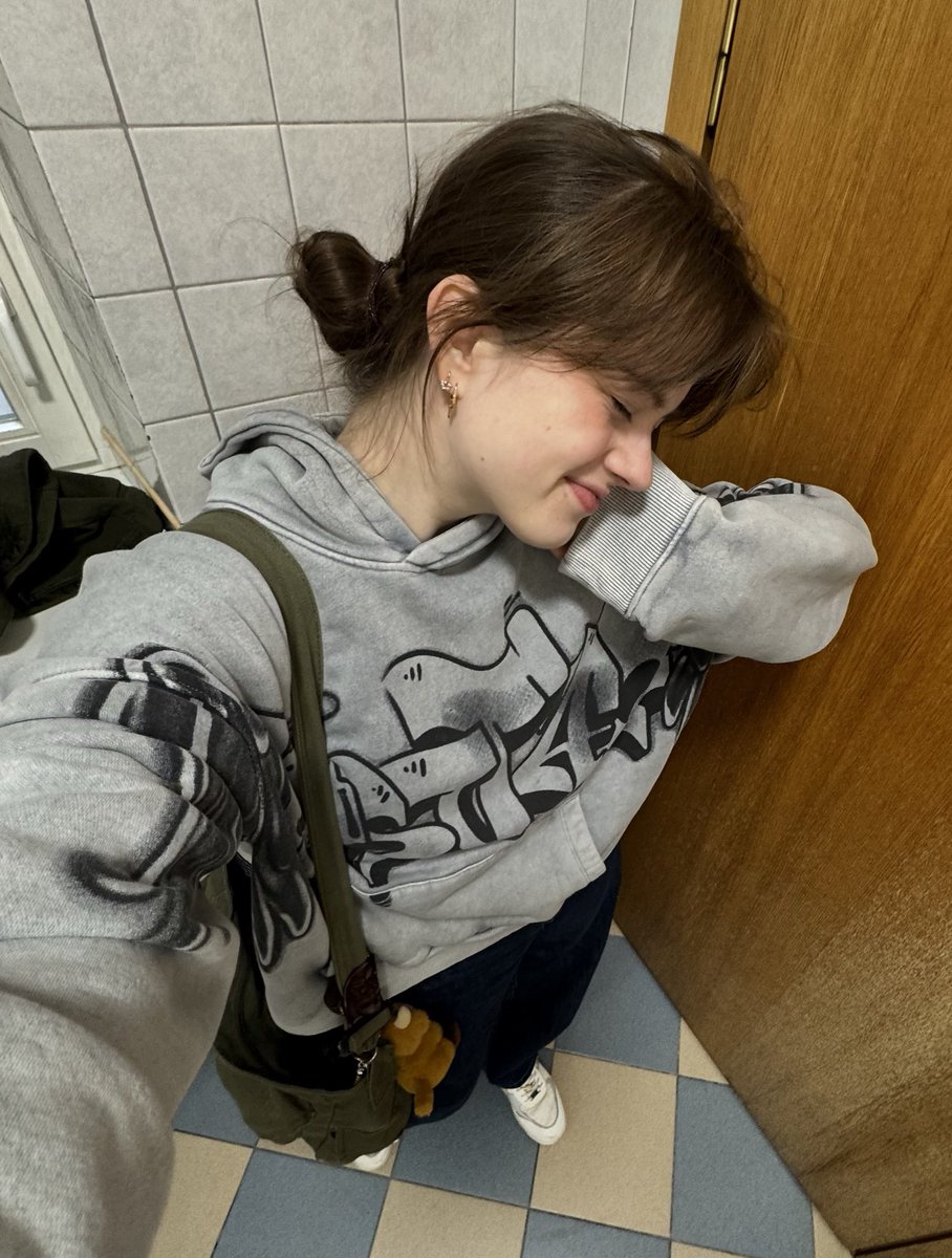 ambi ⋆ is seeing bts! tweet media