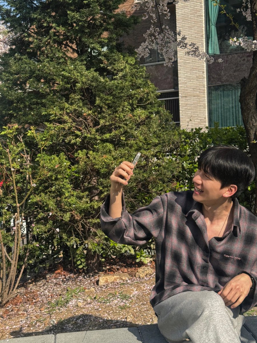 950705H_'s tweet photo. 벚꽃 막차🌸 @HSangHyuk https://t.co/9yLcEpWlcJ