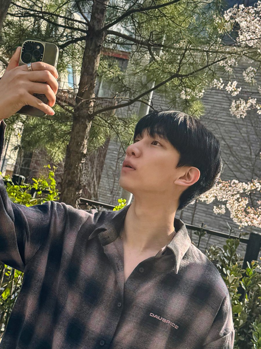 950705H_'s tweet photo. 벚꽃 막차🌸 @HSangHyuk https://t.co/9yLcEpWlcJ