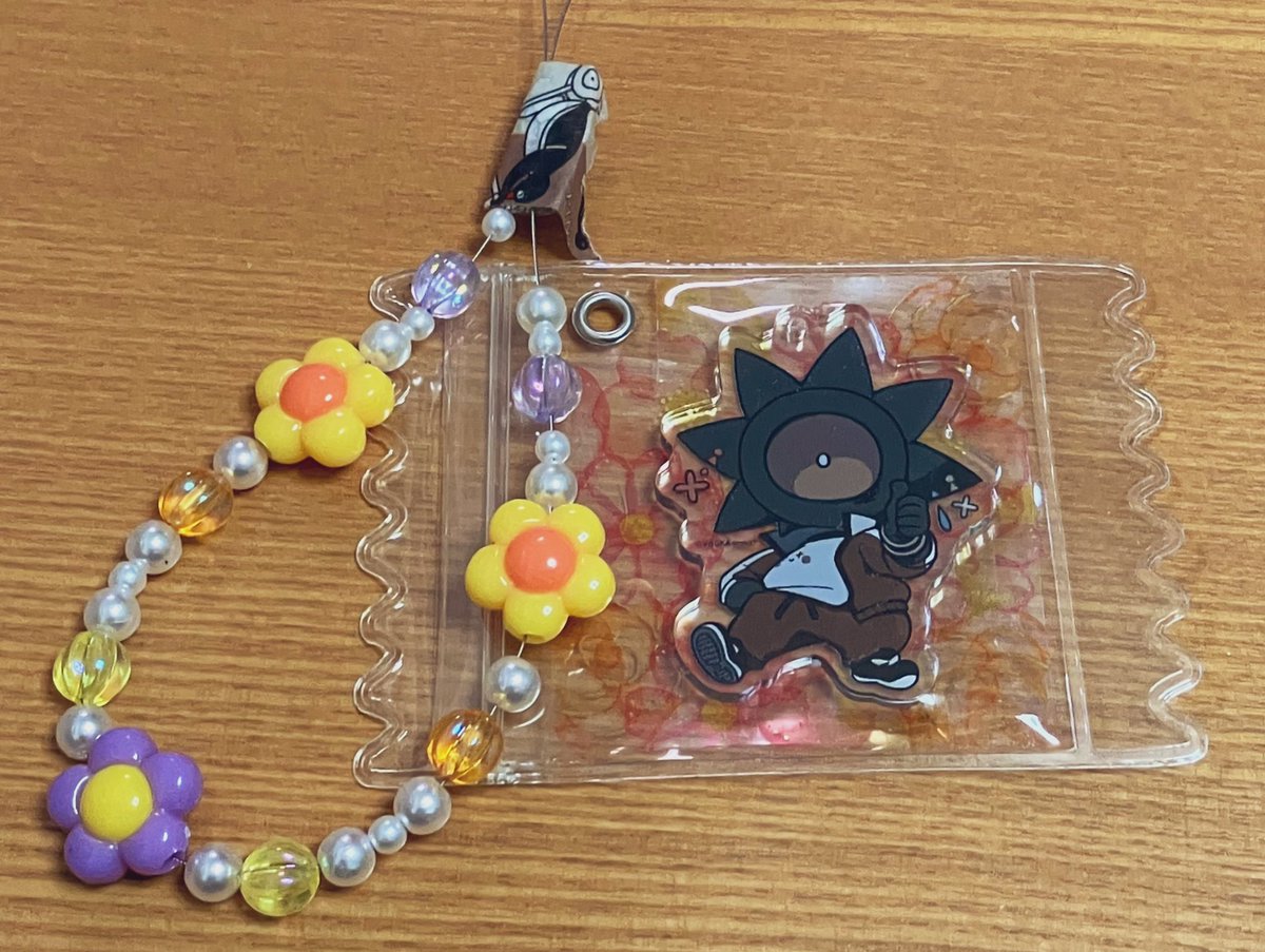 ThRuka39804's tweet image. チャームだけのとバッグチャームの
チャームはセリアで見つけたけどいつだったかな…
新米君のは追加で買った色で作るので一旦保留で
 #MINDHACK