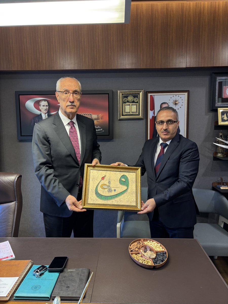 FeyziBerdibek1's tweet photo. 📍TBMM

Batman Sason İlçe Müftüsü kıymetli hemşehrimiz Yahya ALAKUŞTEKİN hocamıza nazik ziyaretleri ve çok kıymetli hediyeleri için teşekkür eder, görevlerinde başarı ve kolaylıklar dilerim.
Allah razı olsun… https://t.co/rNMk1E1Hrq