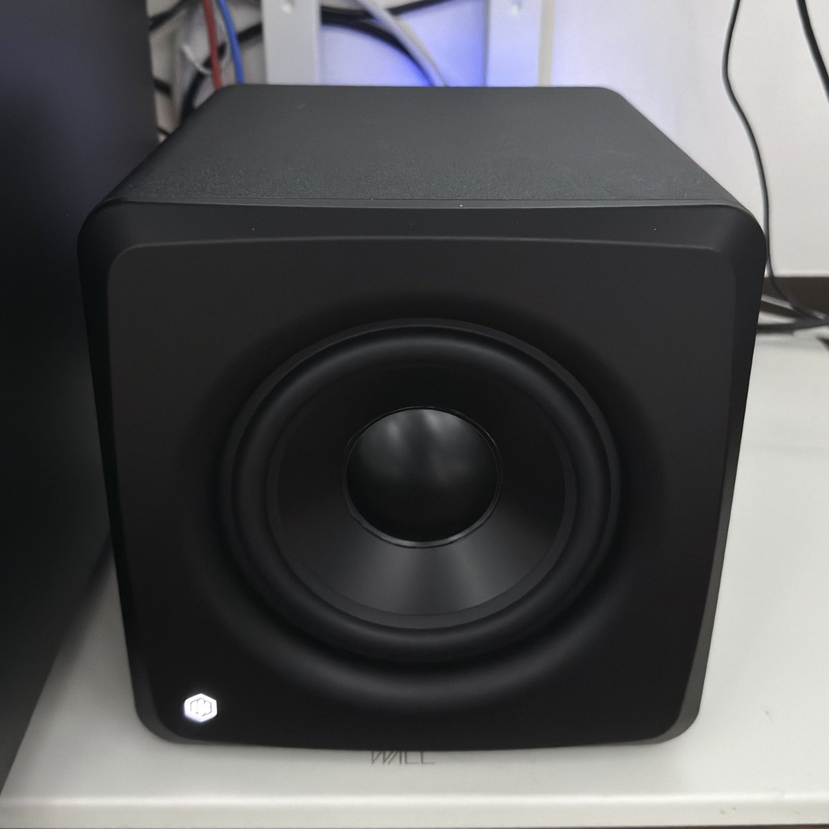 ybs303's tweet image. My new gear... (@ikmultimedia iLoud Sub)
このサイズからは信じられないレベルで鳴る

追加のキャノンケーブル買わないとメインのモニスピと繋げないので、ARC Xでのキャリブレーション試すのはまた明日…