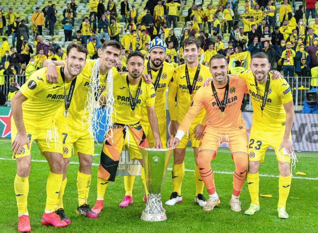 SergioAsenjo1's tweet image. 🎂 Felicidades, @GerardMoreno9! 🙌🏼 Buenos recuerdos juntos en el @VillarrealCF 🏆😉 #memories #Friends