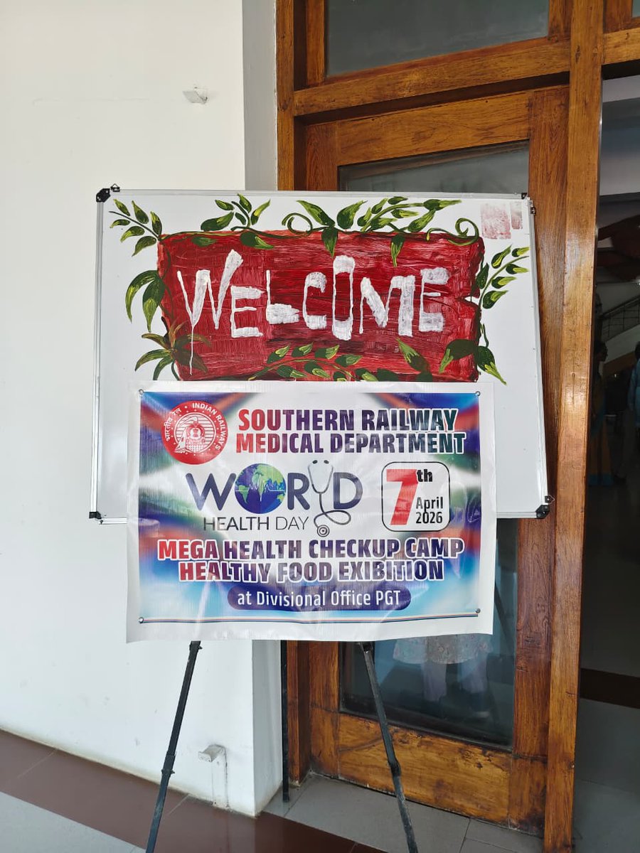 DRMPalghat's tweet image. Healthy choices, stronger nation 💚🥗

Healthy Food Exhibition at DRM Office on #WorldHealthDay saw enthusiastic participation from employees

#EatHealthy #HealthyNation #WellnessAtWork #IndianRailways #SouthernRailway