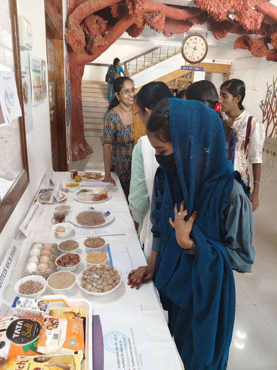 DRMPalghat's tweet image. Healthy choices, stronger nation 💚🥗

Healthy Food Exhibition at DRM Office on #WorldHealthDay saw enthusiastic participation from employees

#EatHealthy #HealthyNation #WellnessAtWork #IndianRailways #SouthernRailway