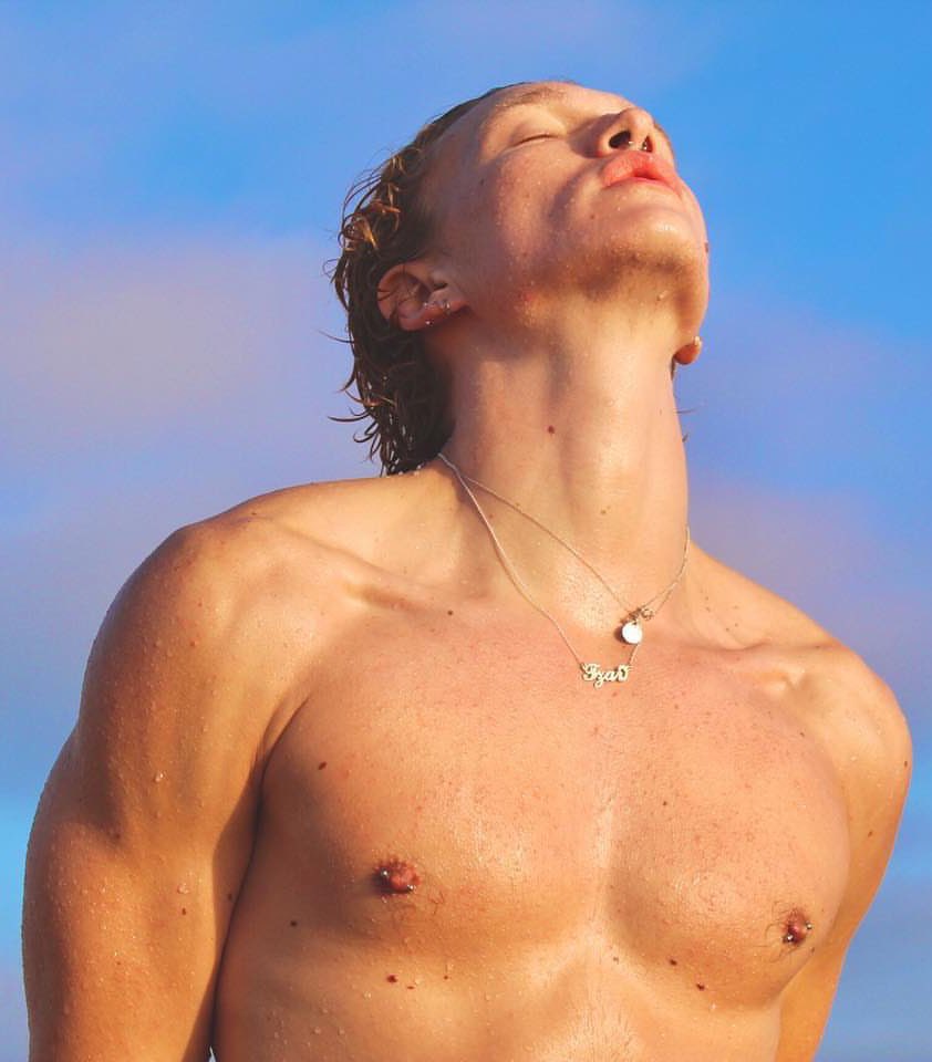 dd💫💫 tweet media