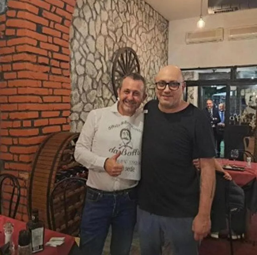 La prima manina tweet media