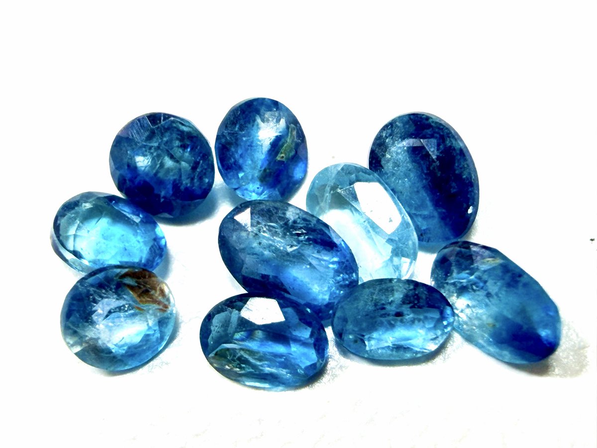 たからいしルース tweet media