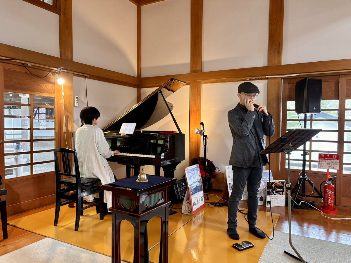 eosan240's tweet photo. 伊藤詩織チャン@鎌倉光明寺。
演奏曲をリクエストされていたのでロバート・マイルズのchildrenお願いしました。
なかなかの迫力で感動しました!(ツイキャス配信見てね)
jajaのカバーも良かったです😇ファン友さんたちと📸
#伊藤詩織 #ShoJun https://t.co/Q3rFmlj8K1