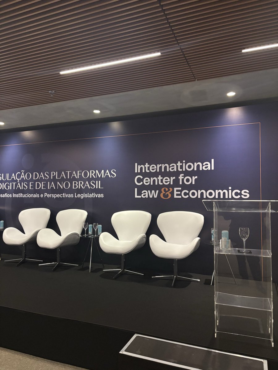 MZunigaP's tweet image. #ComingSoon Live from Brasilia, we’re about to start our event on regulation of digital platforms in 🇧🇷 

Coorganized by @ibcibr and @LawEconCenter. Can’t live tweet, but will share some highlights here. Stay tuned!