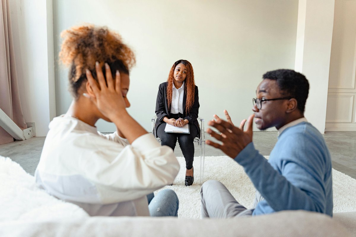 CapricornFM's tweet photo. #RelationshipWednesday | @Hlekanis and Relationships Expert Hakeem Anderson-Lesolang explore why some absent fathers hold resentment toward their children’s mothers, even after a peaceful breakup.
Join the conversation on the #CapricornExperience here: https://t.co/11wJKBmH7Q https://t.co/YrpAUYUCyV