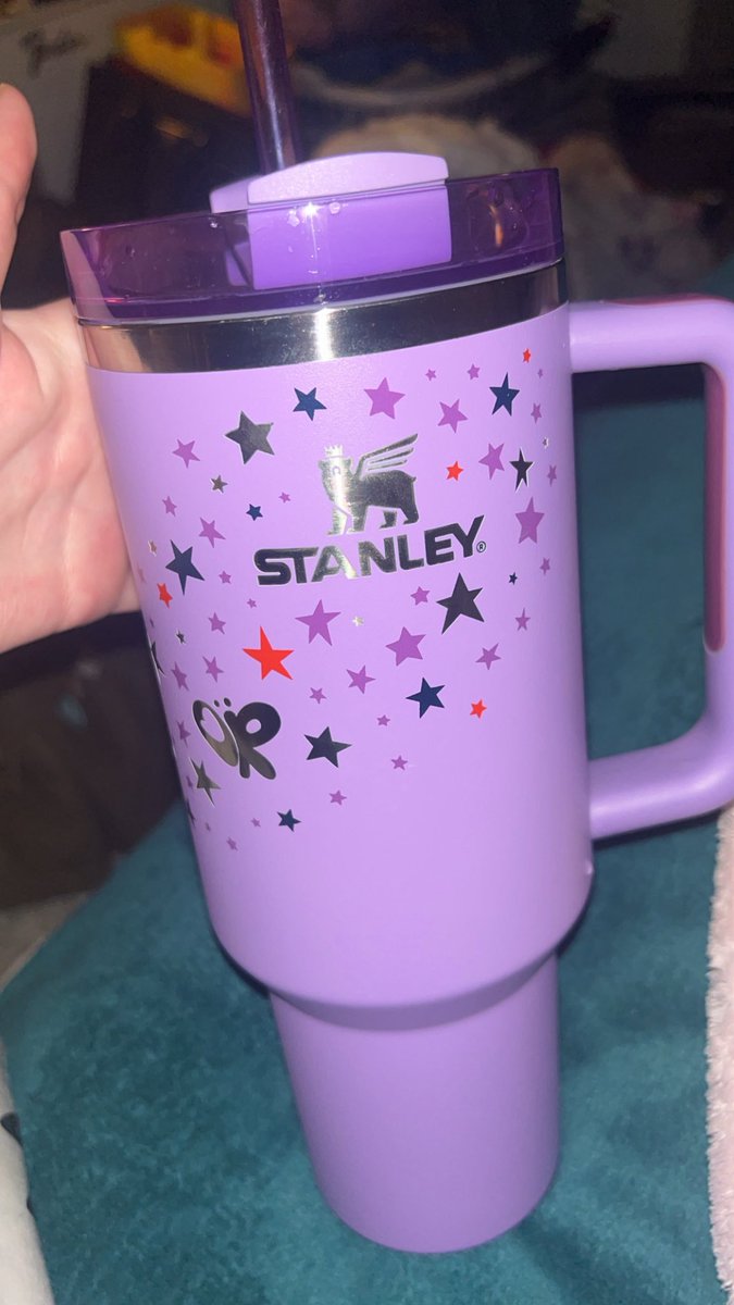 spyglassgem's tweet image. baddie waterbottle just came out of retirement