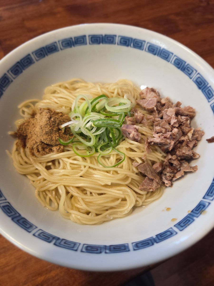 shunpei1986's tweet photo. 魚介つけ麺、和え玉🍜
5種の煮干しつけ麺を食べ損ねたのでレギュラーメニューの魚介つけ麺に‼️
魚介つけ麺食べれたので満足✨
半分はそのまま食べて半分はリンゴ酢入れて食べるのがお気に入り🤤
ご馳走様でした🙏
いつもありがとうございます🙇‍♀️
#ラーメンつけ麺奔放 https://t.co/IWR9dbIW9D