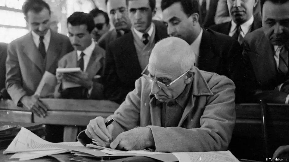 DonVangelo's tweet photo. روح مصدق در ملت ایران زنده شده.
نه به استعمار
نه به سلطنت 
آری به دموکراسی https://t.co/xCB31CZmRZ