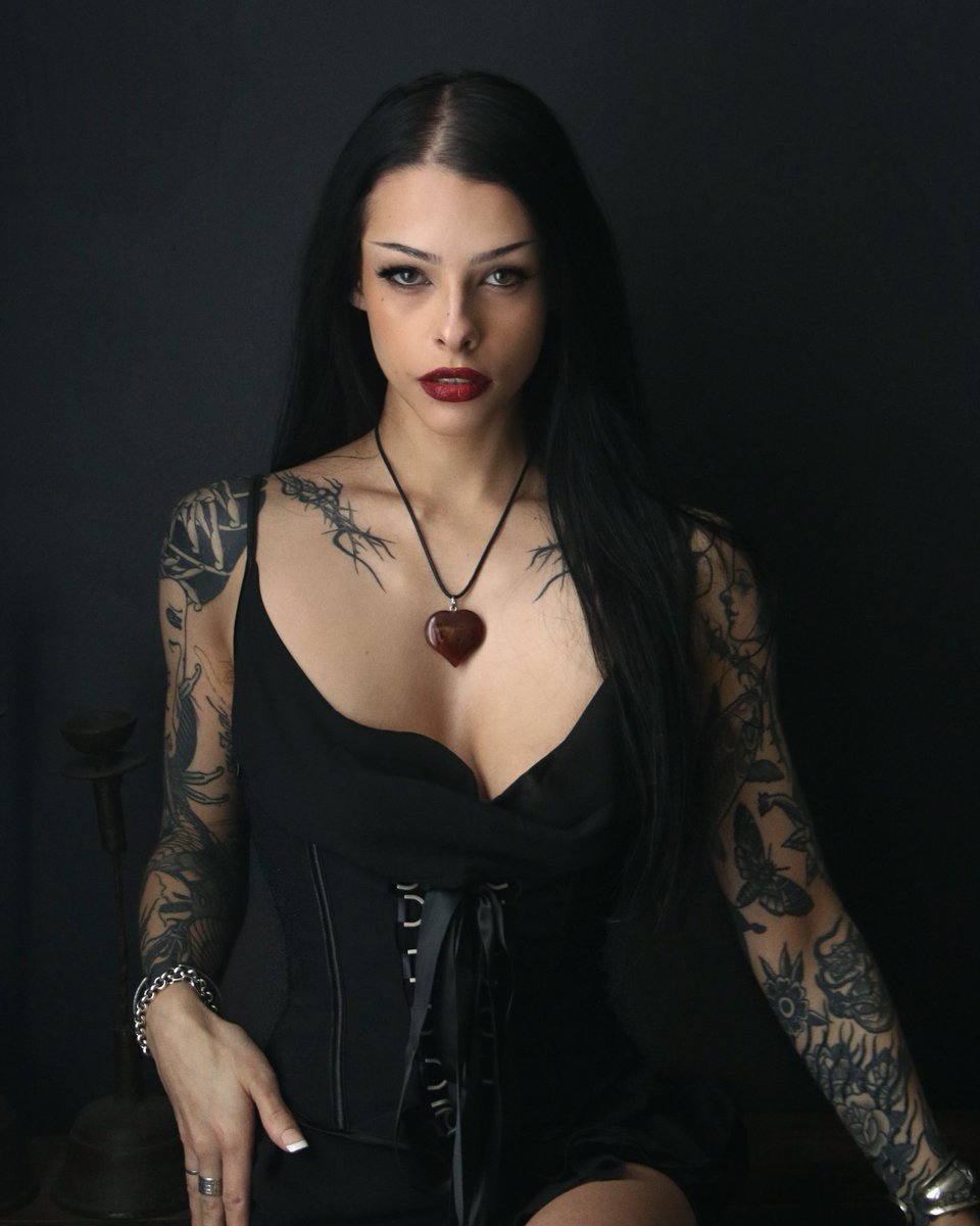 mistresssteele_'s tweet photo. I post power, not noise 👑 https://t.co/RhZsZ57Fur