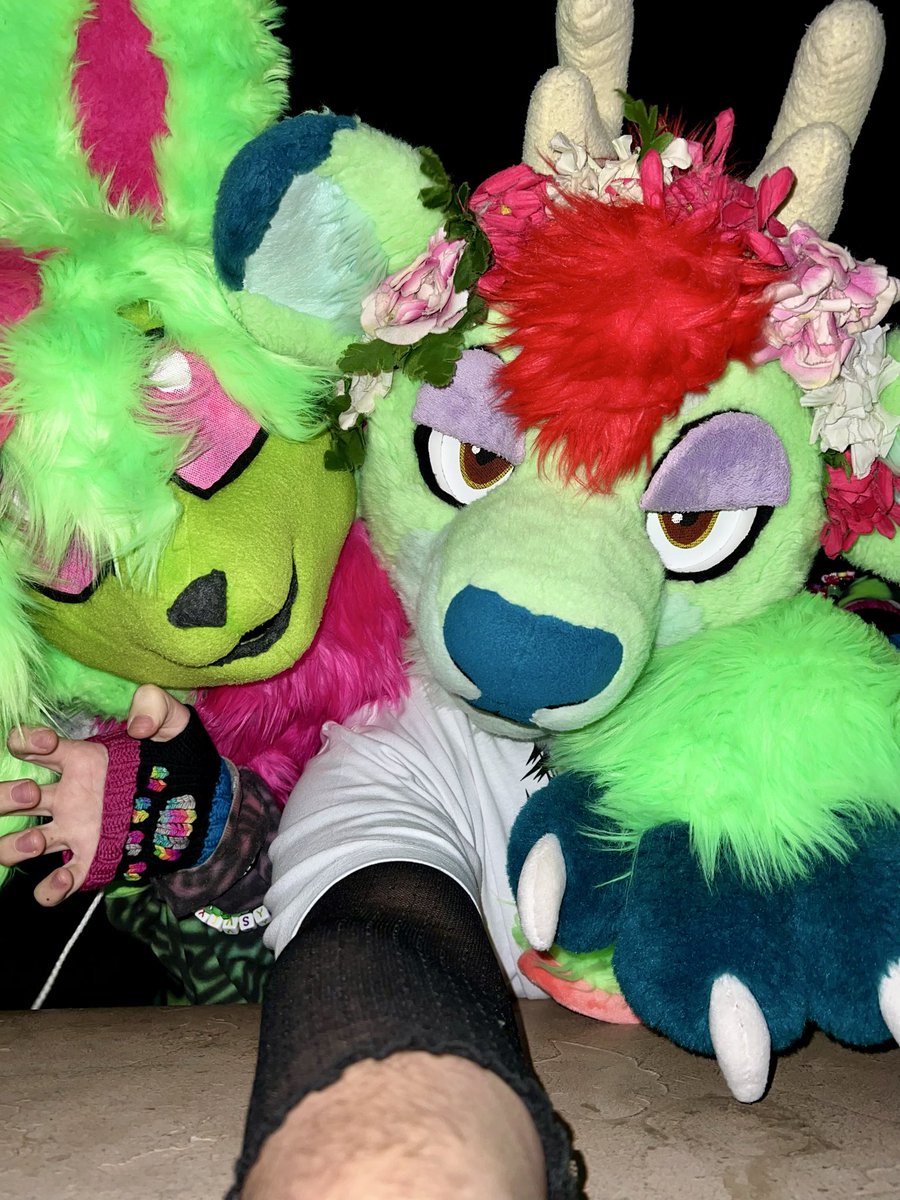 russelbuck's tweet image. I LOVE @sillymancer ‘s new FURSUIT!!! @avoidalmond did such a great job 🙂‍↕️