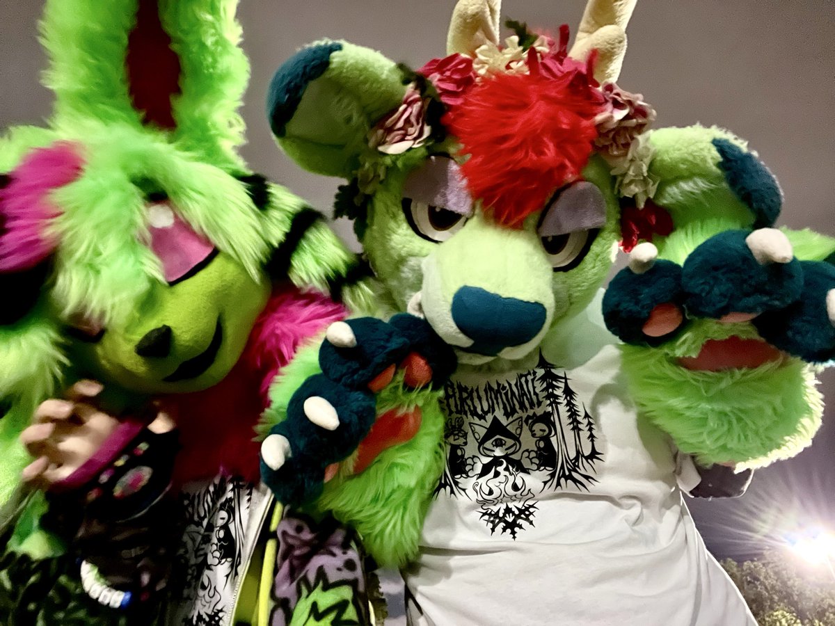 russelbuck's tweet image. I LOVE @sillymancer ‘s new FURSUIT!!! @avoidalmond did such a great job 🙂‍↕️