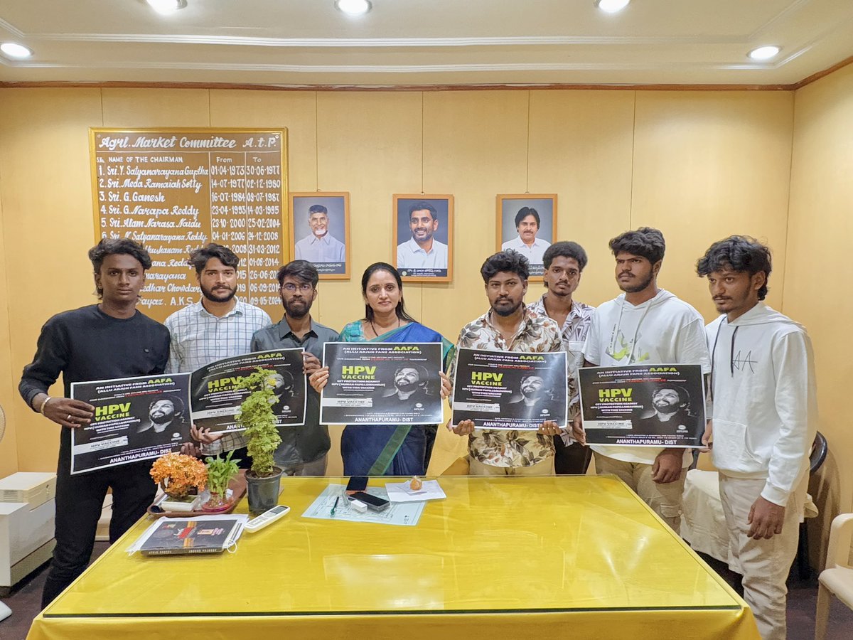 ballapallavitdp's tweet photo. అల్లు అర్జున్ ఫ్యాన్స్ అసోసియేషన్ ఆధ్వర్యంలో HPV వ్యాక్సిన్ అవగాహన పోస్టర్‌ను విడుదల చేయడం జరిగింది💉సర్వికల్ క్యాన్సర్ నివారణకు ప్రతి ఒక్కరం అవగాహన కలిగి ఉండాలి. ఈరోజు ఒక టీకా… రేపు మన కూతుళ్లను సర్వికల్ క్యాన్సర్ నుంచి కాపాడుతుంది.
#hpv #vacine #cervical #cancer #awareeness https://t.co/Iau6AFjTSM