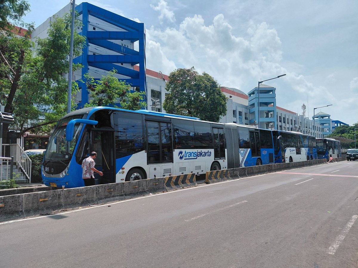 Koridor 9 Transjakarta tweet media