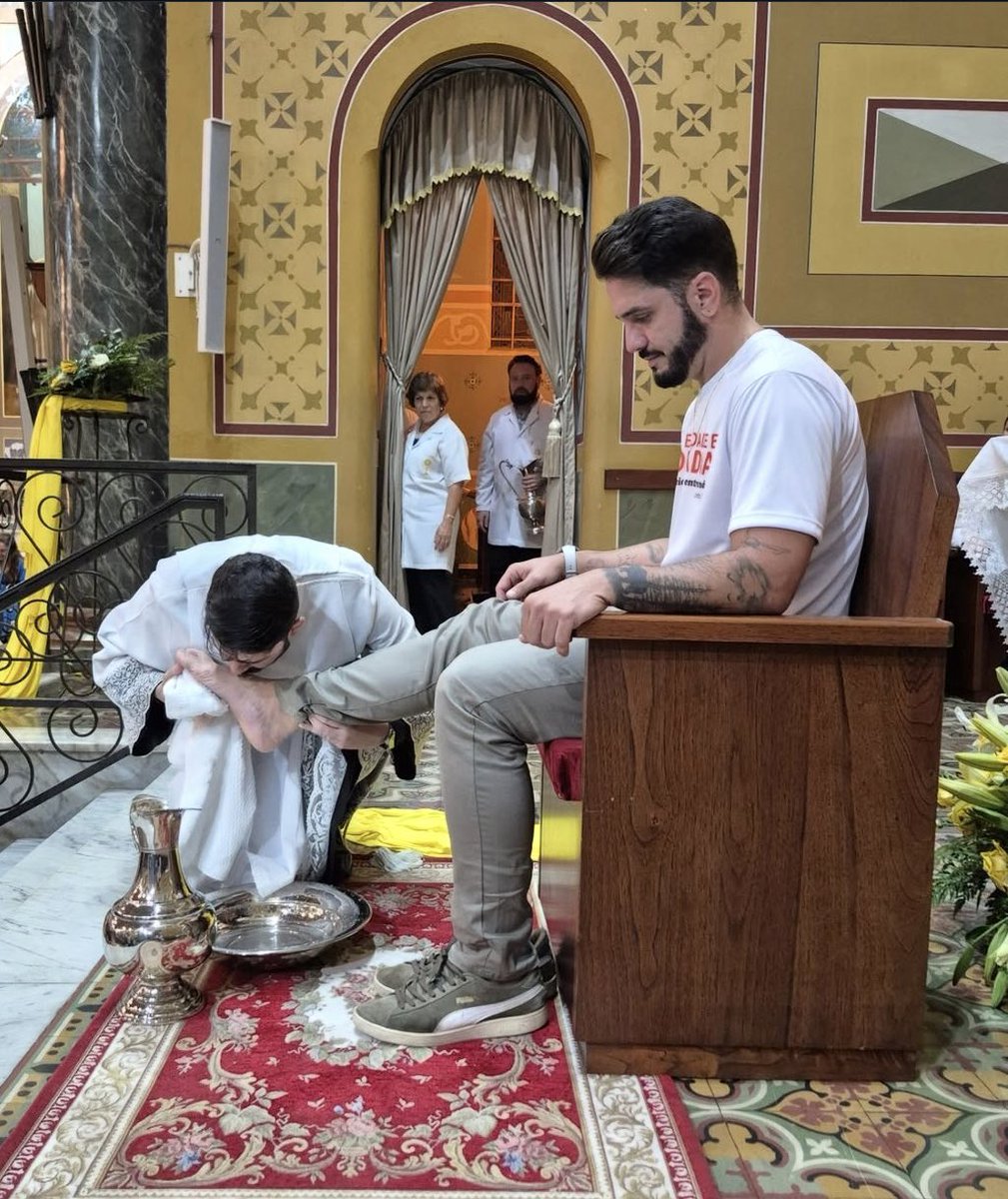 los estoy observando, pecadores 👀 

fuera esos pensamientos impuros!