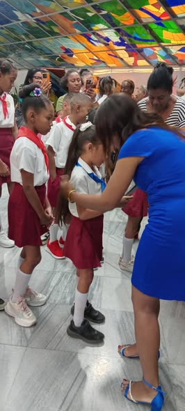 Estimuladas  dos pioneras de la Institución educativa Tania La Guerrillera del  Consejo Popular Caney  con la distinción 4 de  abril en saludo al 65  Aniversario de la OPJM#dmeSantiago.