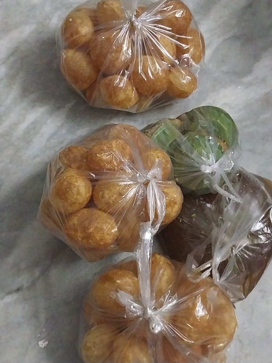 AsIfICare96's tweet image. Don't judge the book by its cover...😌❤️

p.s - Nothing can beat Bengal's
Lonka diya jhaal jhaal kore makha ar tok jol diye  'Phuchka' ..literally nothing!!! 🥵🥵🥵❤️💯

#BengaliFood
#ATweets