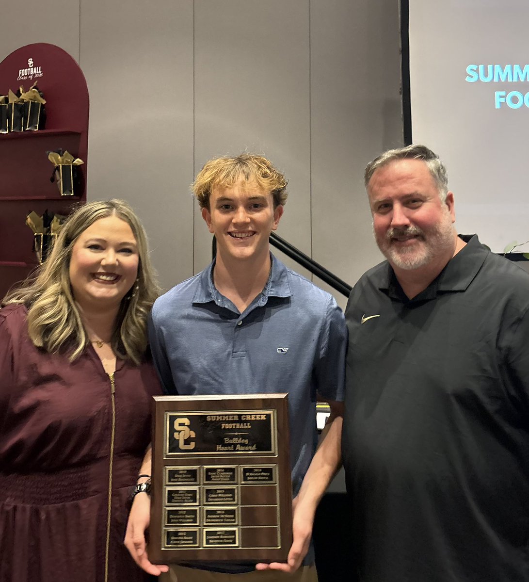 WhitneyHendon's tweet photo. Bulldog Heart Award. High character with high intensity! 

@SC_BulldogFB will forever be part of his story. 

Next chapter:  @hputxfootball https://t.co/Gd4IXkikl0