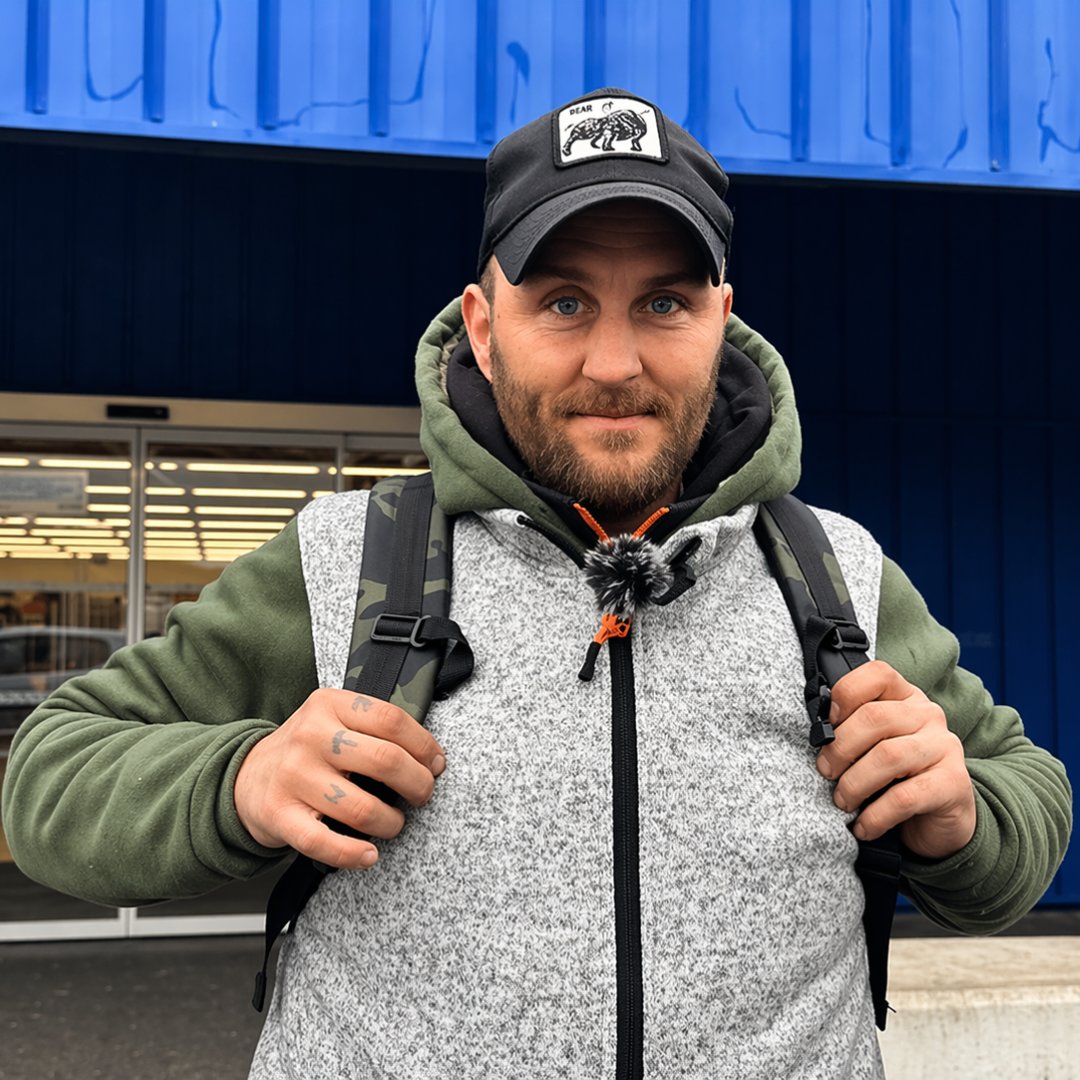 LMPositif's tweet photo. 🇫🇷 Ronny, un sans-abri toulousain qui faisait la manche devant un magasin Action a été embauché en CDI après avoir déposé son CV. Séduit par sa motivation, le magasin lui a donné sa chance, même s’il vit encore dans la précarité en attendant un logement. 🙏 (La Dépêche) 

📸 Gérald Camier