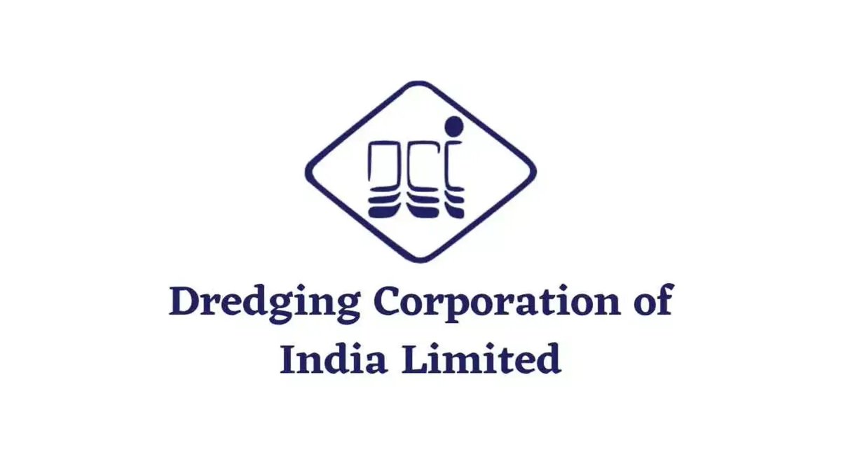 CNBCTV18Live's tweet photo. #JustIn | #DredgingCorp signs strategic MoU with #ColomboDockyard to boost #Indiaโ#SriLanka maritime collaboration https://t.co/MDslGvXen3
