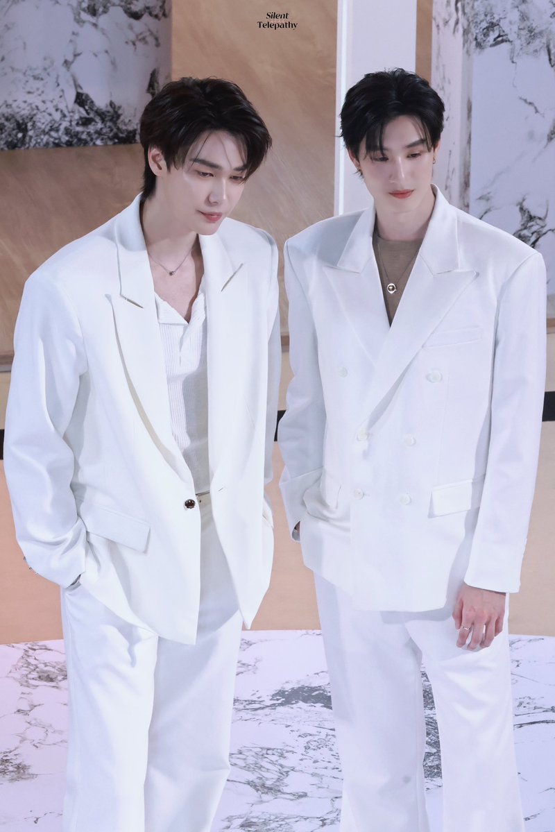 ShuangSilent's tweet image. 顶峰相见

Maison De Kerastase with Dew - Tee

#KerastaseThailand #MaisonDeKerastaseTH
#KerastaseTHxDewTee 
#DewTee 
#Dew_JSU #Tee_VTP