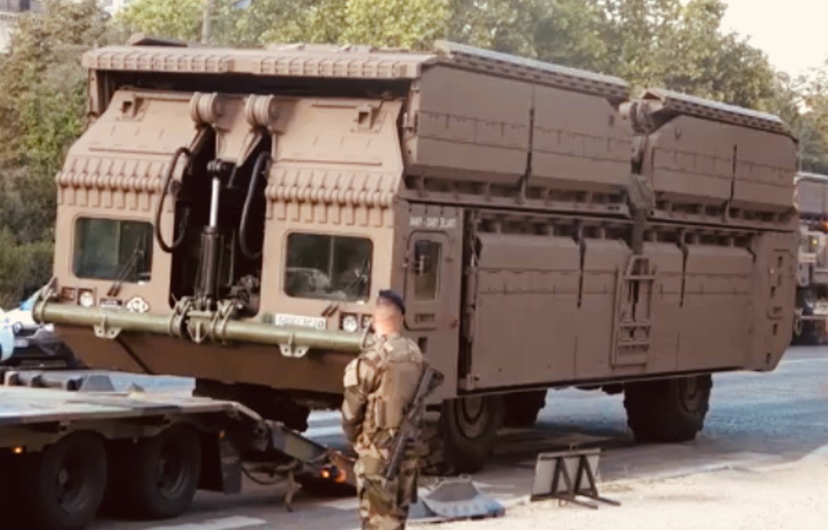 adcprg's tweet image. C’est ce type de camion qu’à heurté le TGV 😞
