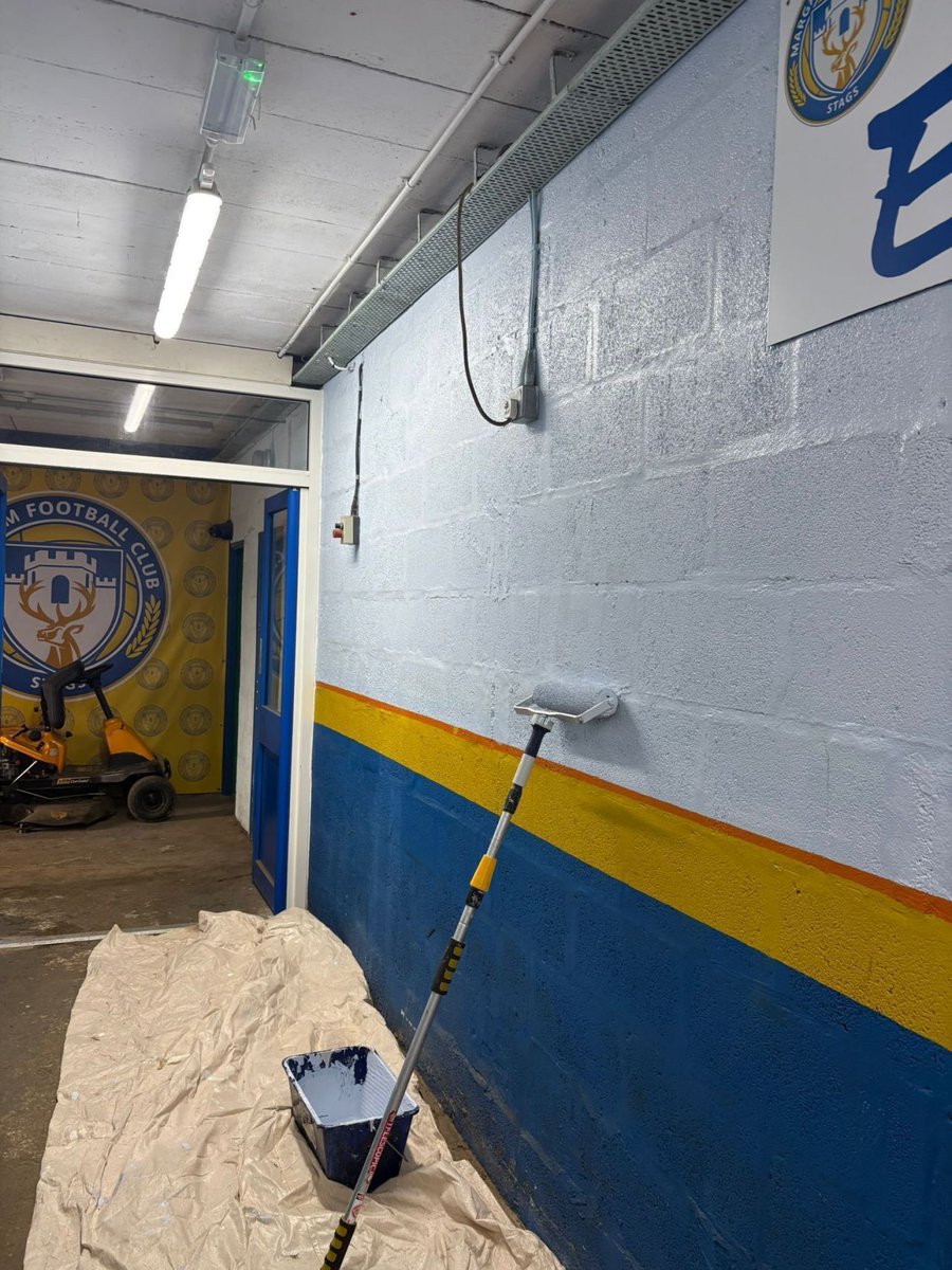 LandcraftUK's tweet photo. It's been a pleasure working on the local Margam Youth football team’s changing rooms, supplying all the paint and equipment to give some of the rooms, corridors and referee's room a freshen up 🎨⚽️ https://t.co/PERXIJztzM
