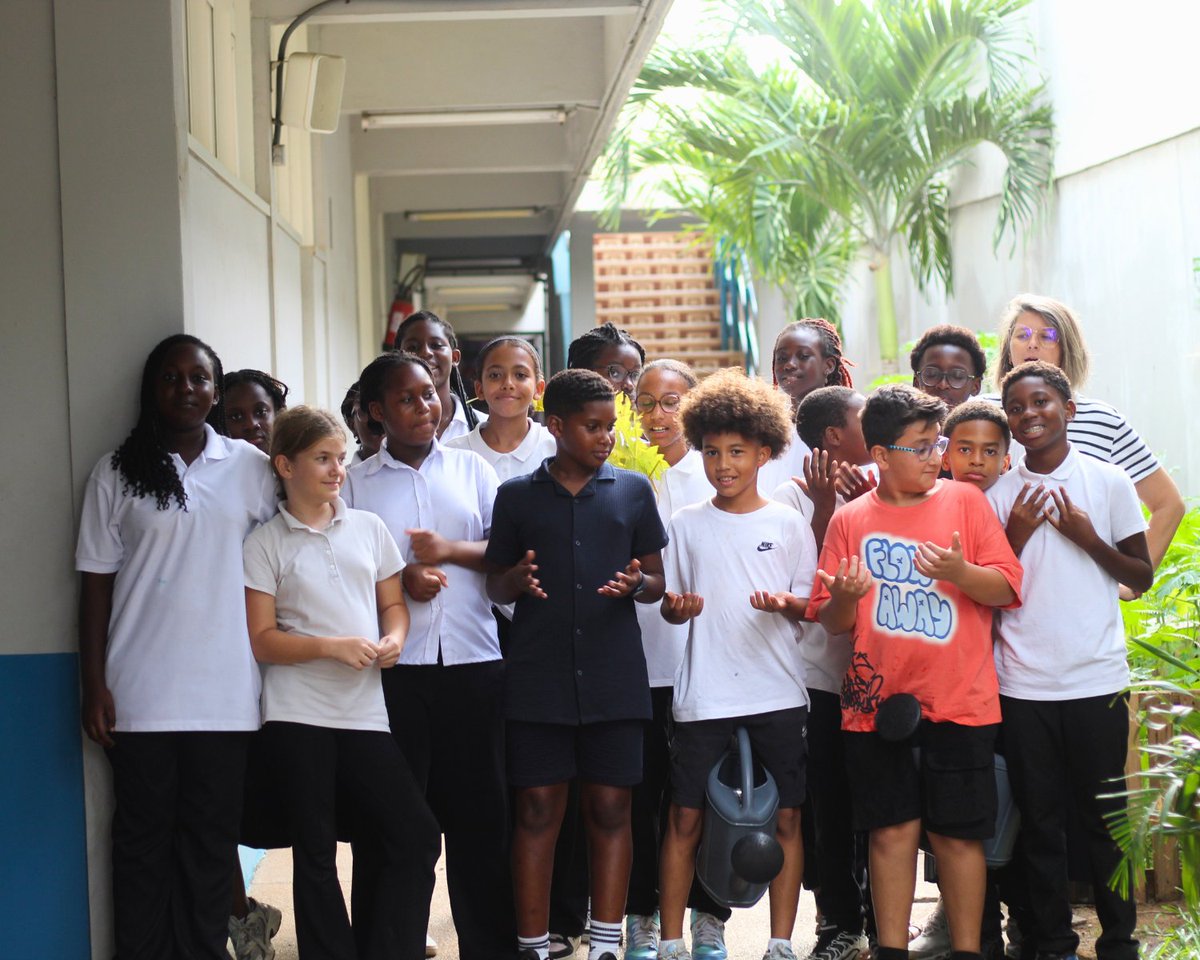 Lycée Français de Lomé tweet media