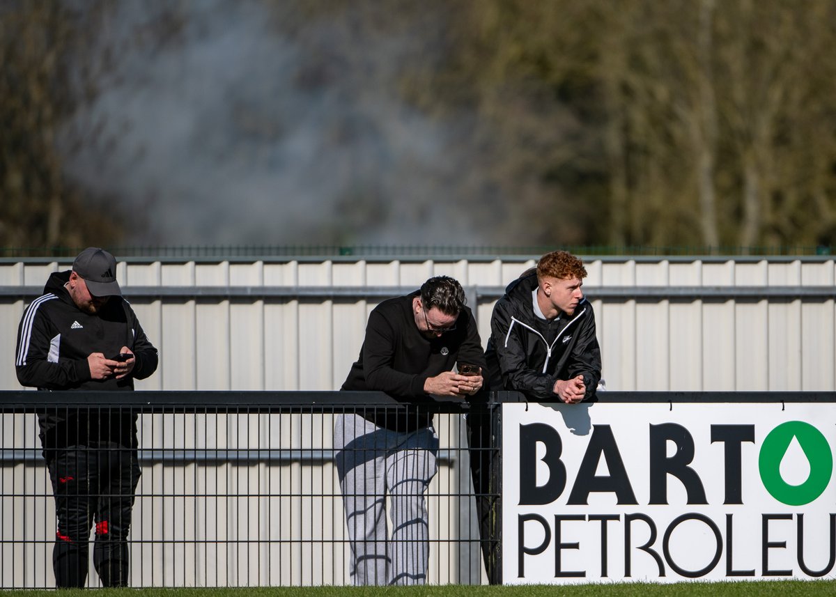 jimdarrah908's tweet photo. @corbytownfc "Injured, but still smoking" 😄 @Matteoperkins9 https://t.co/Wog1nbRjQ9