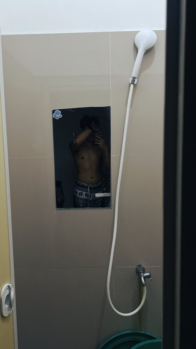 flightless bird 🐓 tweet media