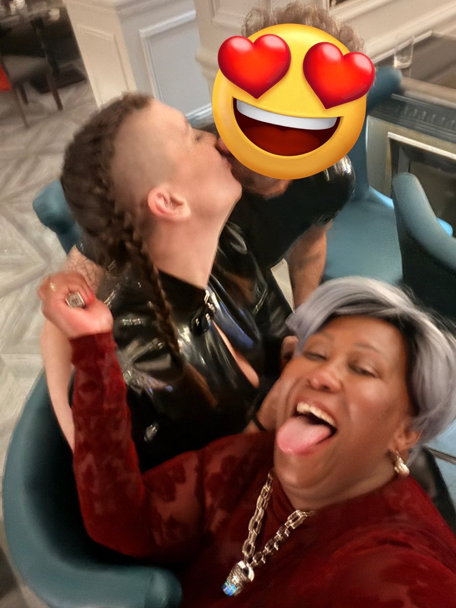 Madame Caramel tweet media