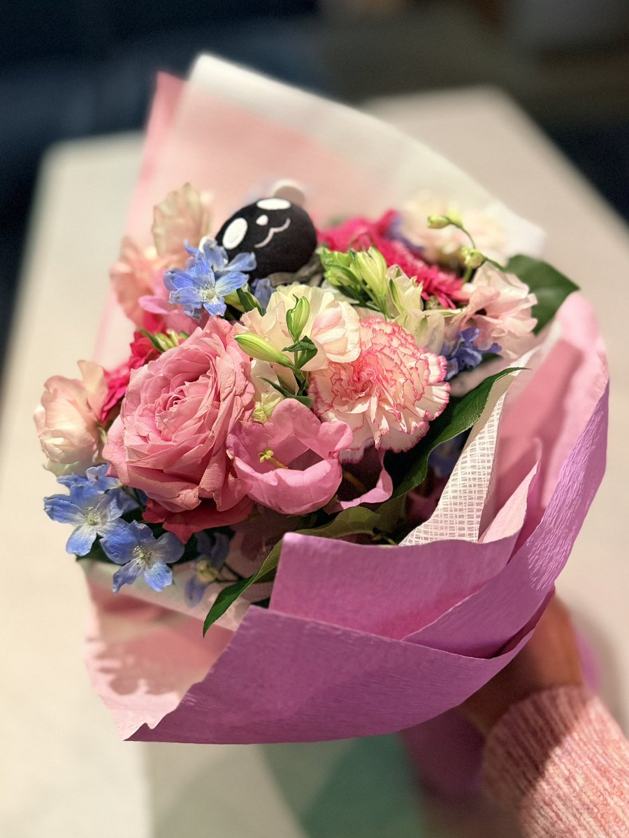 ハッピーイオンの撮影でお祝いのお花をいただきました🌼ありがとうございます！ブラックパンダもかわいいっ！！

#イオン