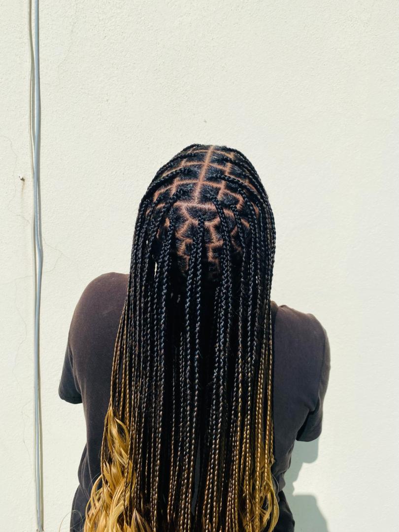 lover_blaq's tweet image. EASTER SPECIAL‼️‼️‼️‼️
E150 medium french curls
Ngwane park 76410857
#tini #knotlessbraids #frenchcurls #eswatini
