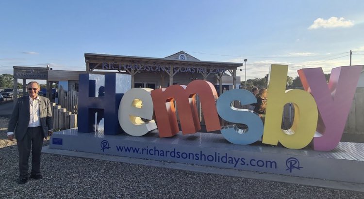 Rupert Lowe MP fans account tweet media