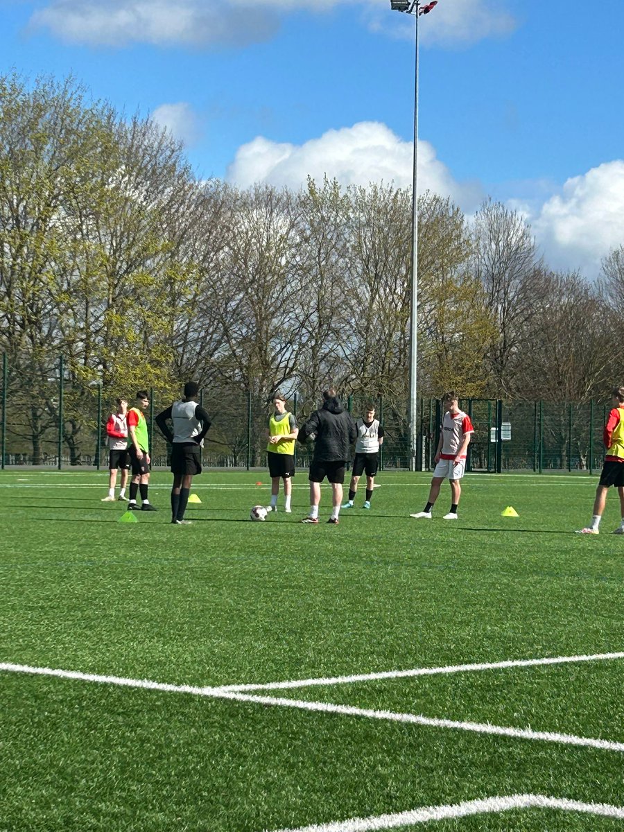 RUFC_CT's tweet photo. EDUCATION | RUSC Trials!🔥

Great turnout at the Rotherham United Sports College Football Trials, with 23 players in attendance! ⚽

There’s still time to apply for our education programme starting this September. Don’t miss your chance to be part of it 👇
https://t.co/bDuYWqzcvG

#RUCT #FootballTrials #NextGeneration #EducationThroughSport