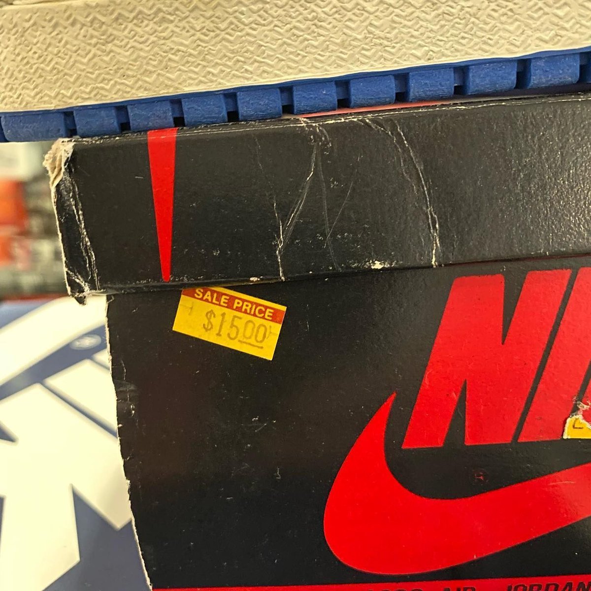 SneakerAlert tweet media