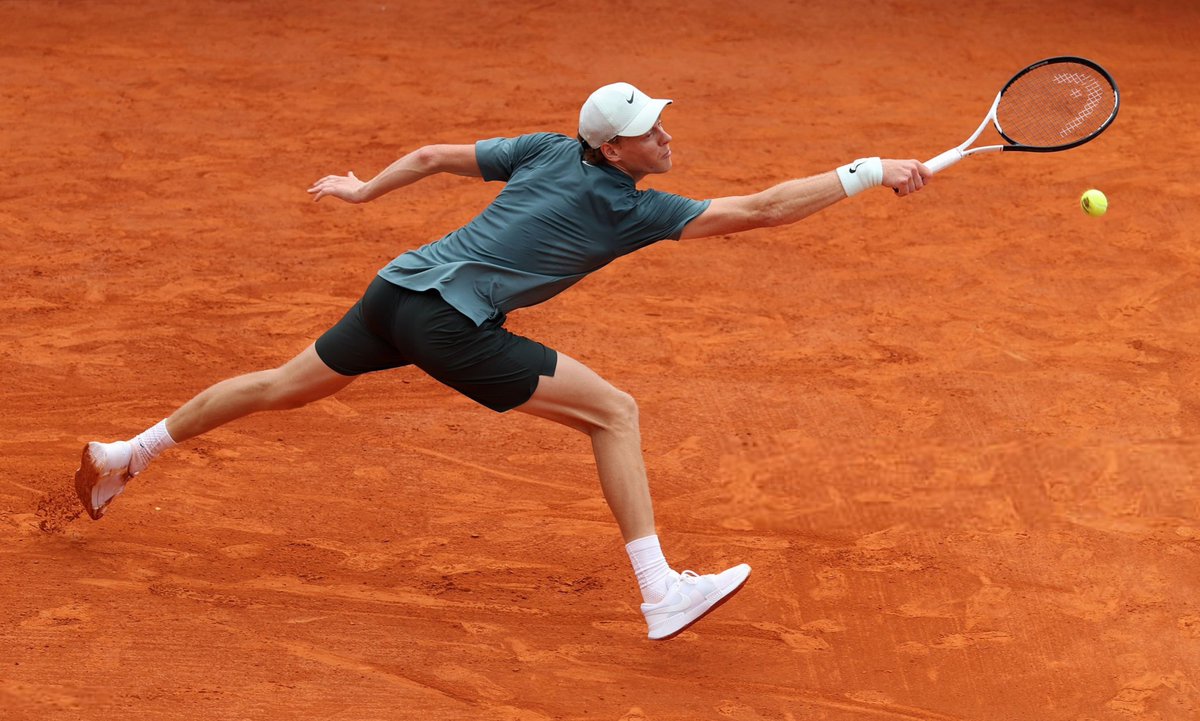 sinnervideos's tweet image. Jannik Sinner on clay is something else 🔥🧱

📸 Julian Finney