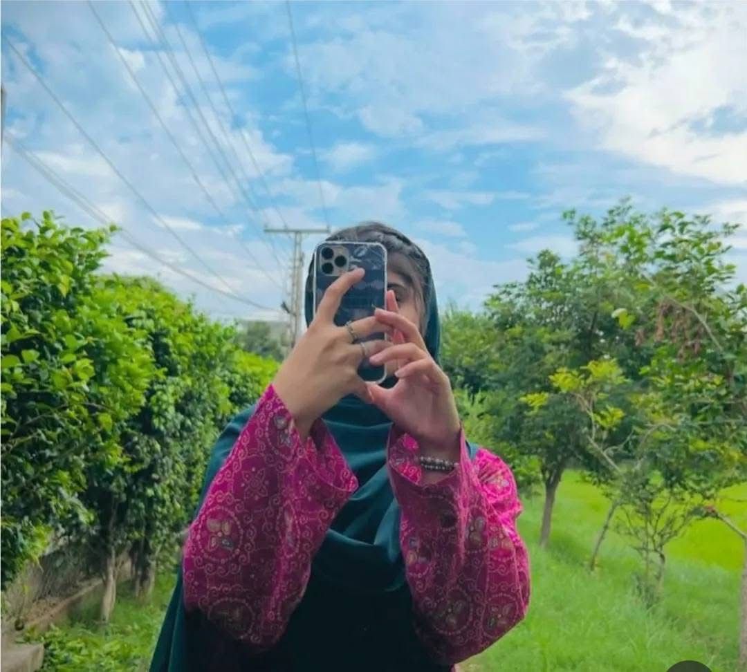 Pakistani_chori's tweet photo. بارش کے بعد لی گئی تصاویرے کیسی ہے بتاؤ بوائز ❤️
۔
#WheatFields #GoldenHourVibes
#NatureAesthetic #VillageLife #EarthTones #GoldenFields #SunKissed #AestheticShots #MoodyGrams #CinematicShot #PhotoOfTheDay #ExplorePage #InstaGood #DesiAesthetic #punjab
#gandam #asethetic https://t.co/gjmPqfLTDW