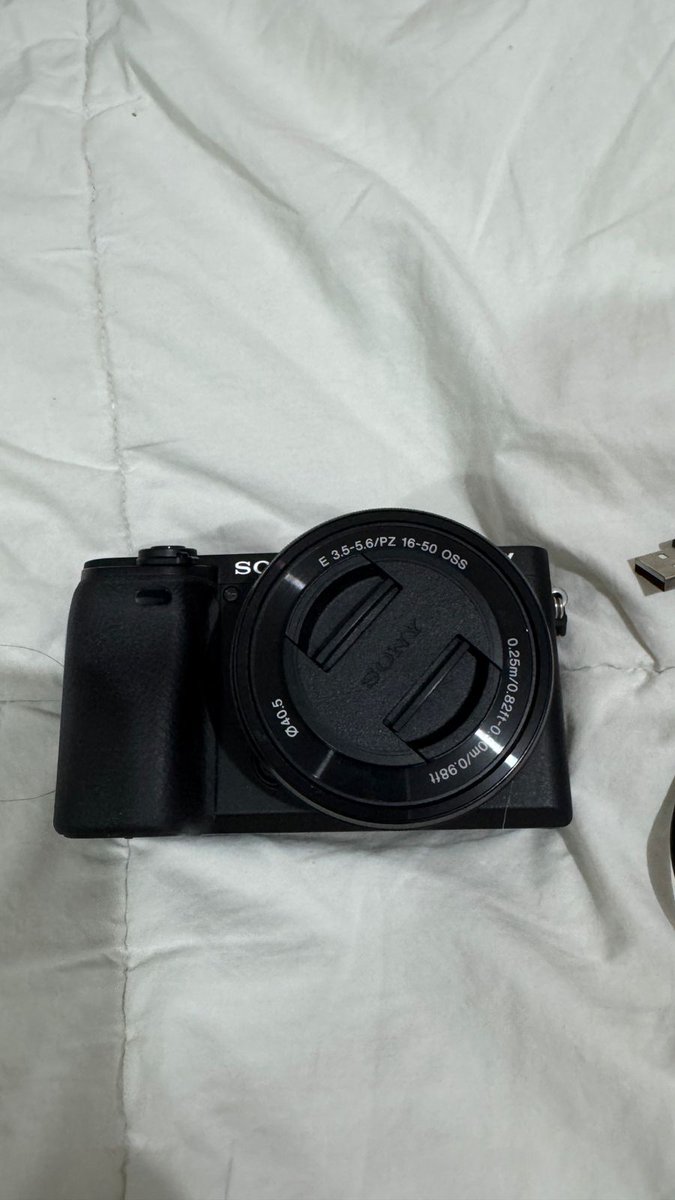 dpreva_'s tweet image. gaisss aku jual kamera Sony Alpha a6400 Mirrorless Digital Camera with E PZ 16-50mm f3.5-5.6 OSS II Lens (Black)

12juta/nego! 
pengiriman dari Bali (ongkir ditanggung pembeli/bisa cod)
please bantu rt atau share 💗

#zonauang #forsale