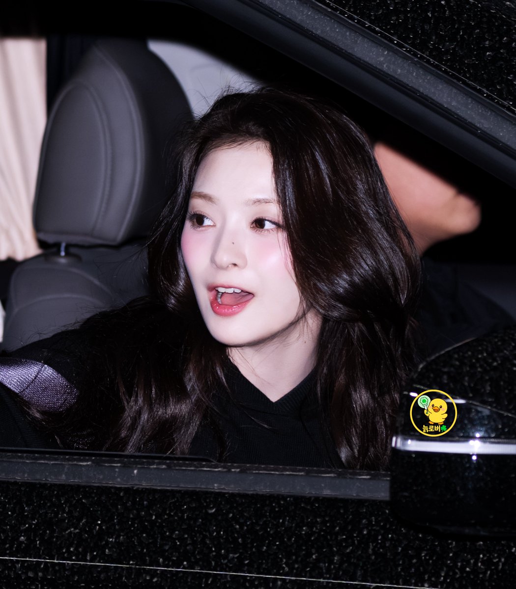 dukjil_oldflo's tweet photo. 26.04.05 김포공항 입국_HQ

#프로미스나인 #fromis_9
#나경 #이나경 #Nagyung https://t.co/2Jx14wDJuF