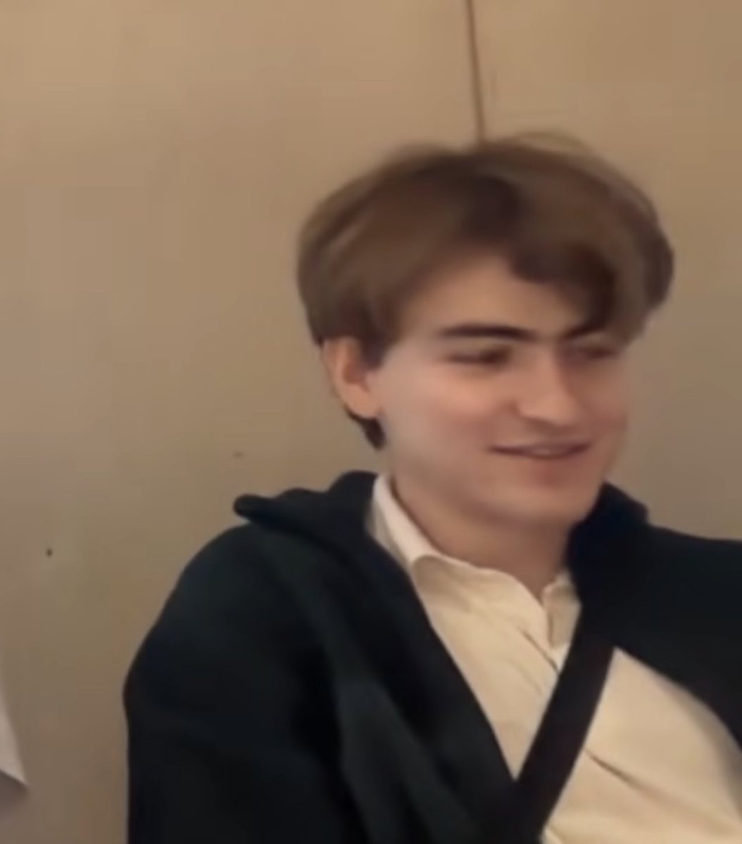 Showing_nim tweet media