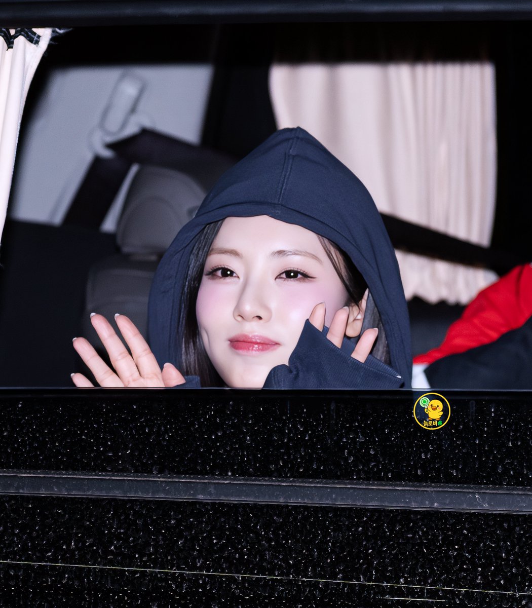 dukjil_oldflo's tweet photo. 26.04.06 김포공항 입국_HQ

#프로미스나인 #fromis_9
#지원 #박지원 #Jiwon https://t.co/XPnXKOuVmk